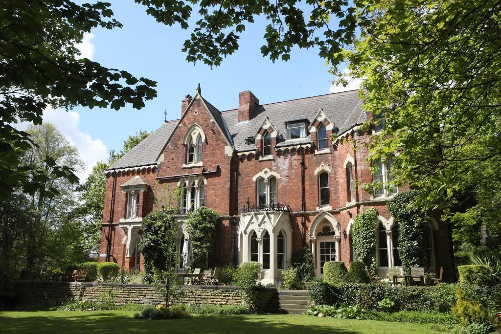 Cliff Lawn Hotel Leeds  Exterior photo