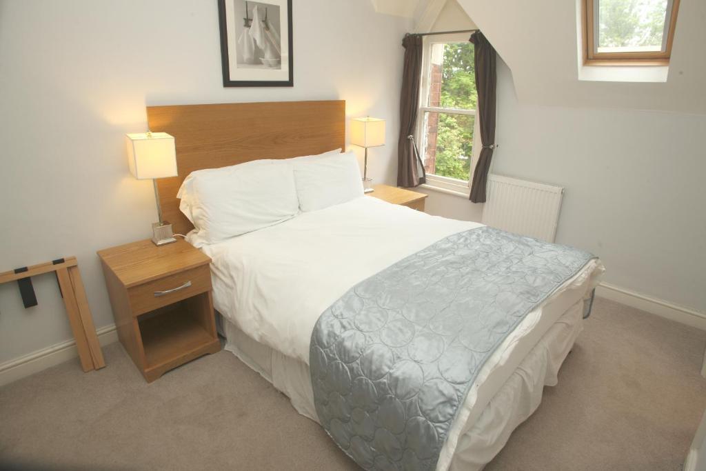 Cliff Lawn Hotel Leeds  Room photo