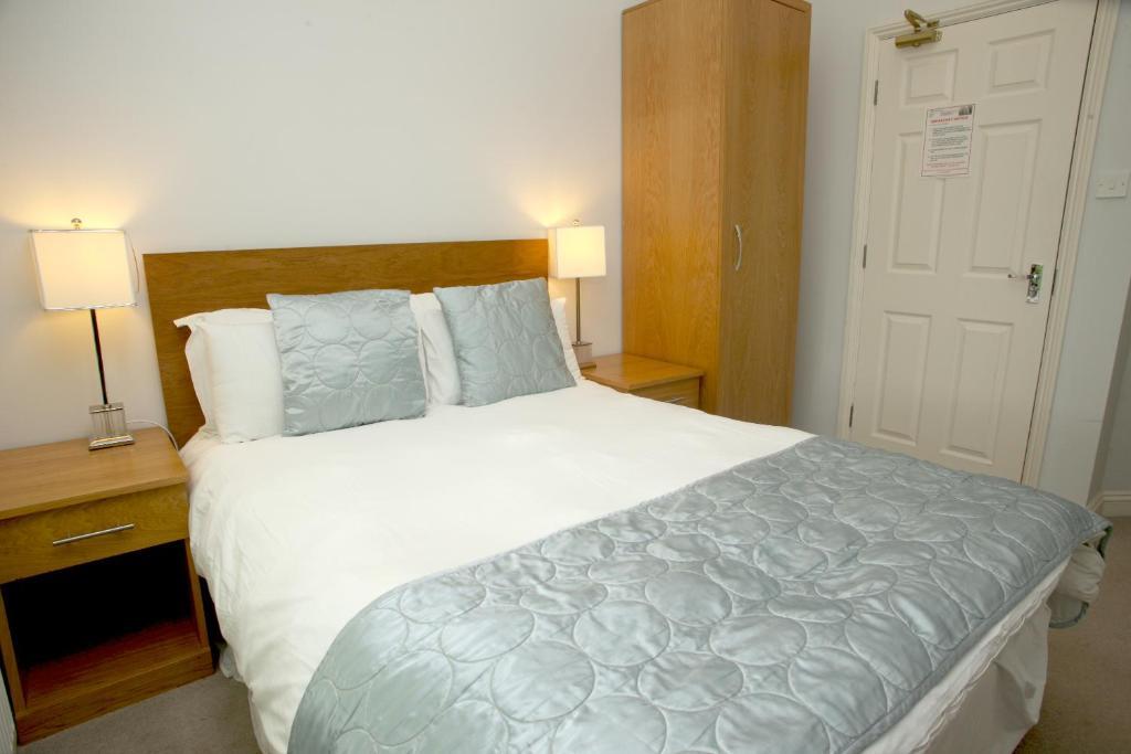 Cliff Lawn Hotel Leeds  Room photo