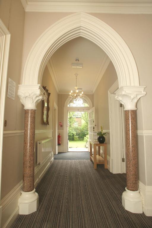 Cliff Lawn Hotel Leeds  Exterior photo