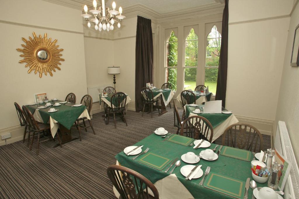 Cliff Lawn Hotel Leeds  Exterior photo