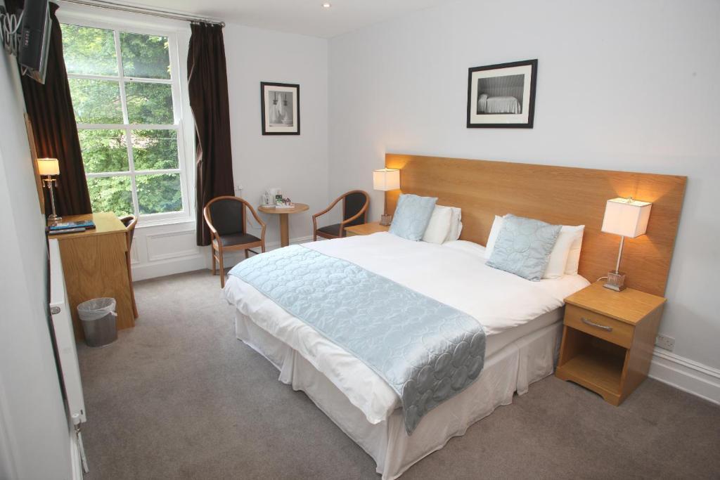 Cliff Lawn Hotel Leeds  Room photo