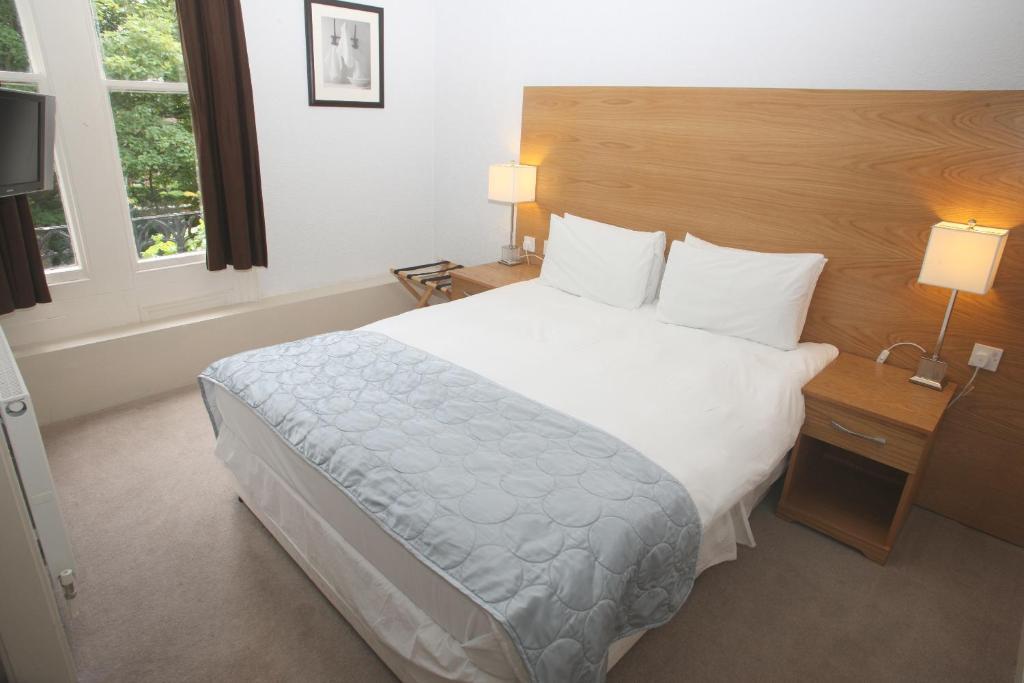 Cliff Lawn Hotel Leeds  Room photo