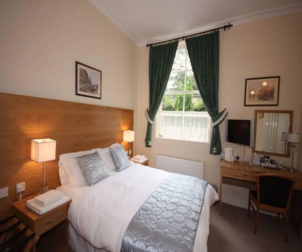 Cliff Lawn Hotel Leeds  Exterior photo